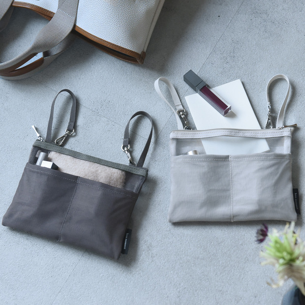 バッグごちゃ～…に悩むスタッフ3名が実践！『吊り下げポケット』ちょい足しで、日々の快適指数アップ[PR]