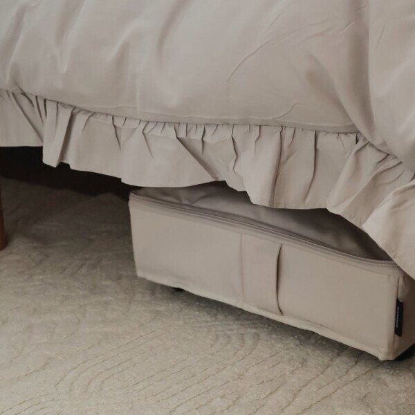 衣替えにもコレ便利！スイーッと出し入れできるベッド下収納で暮らしを整える【インスタグラマーさんのもの選び】[PR]