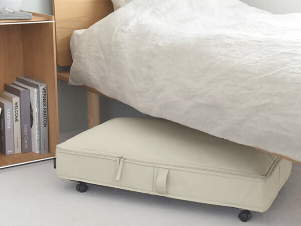 衣替えにもコレ便利！スイーッと出し入れできるベッド下収納で暮らしを整える【インスタグラマーさんのもの選び】[PR]
