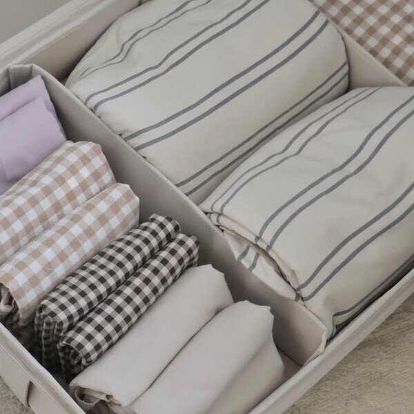 衣替えにもコレ便利！スイーッと出し入れできるベッド下収納で暮らしを整える【インスタグラマーさんのもの選び】[PR]