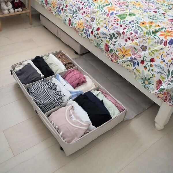 衣替えにもコレ便利！スイーッと出し入れできるベッド下収納で暮らしを整える【インスタグラマーさんのもの選び】[PR]