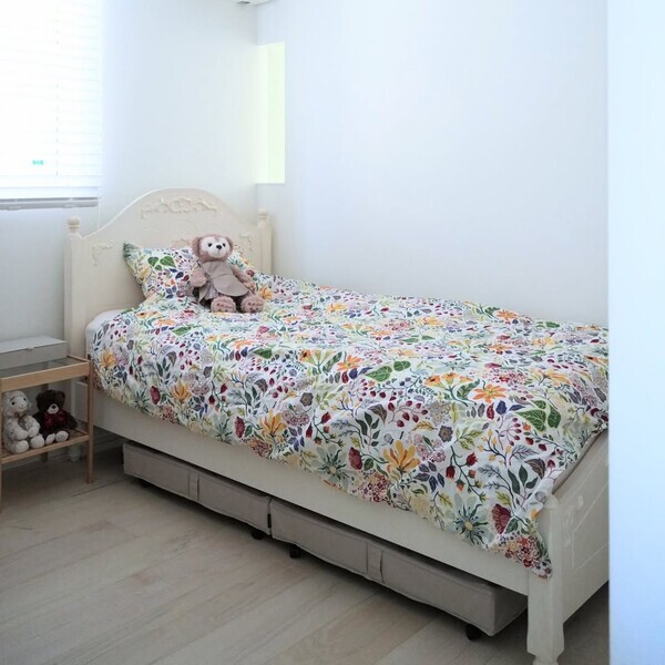 衣替えにもコレ便利！スイーッと出し入れできるベッド下収納で暮らしを整える【インスタグラマーさんのもの選び】[PR]