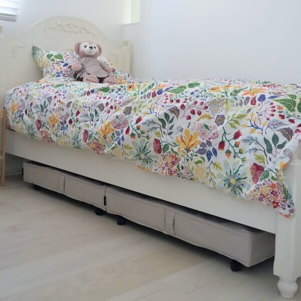 衣替えにもコレ便利！スイーッと出し入れできるベッド下収納で暮らしを整える【インスタグラマーさんのもの選び】[PR]