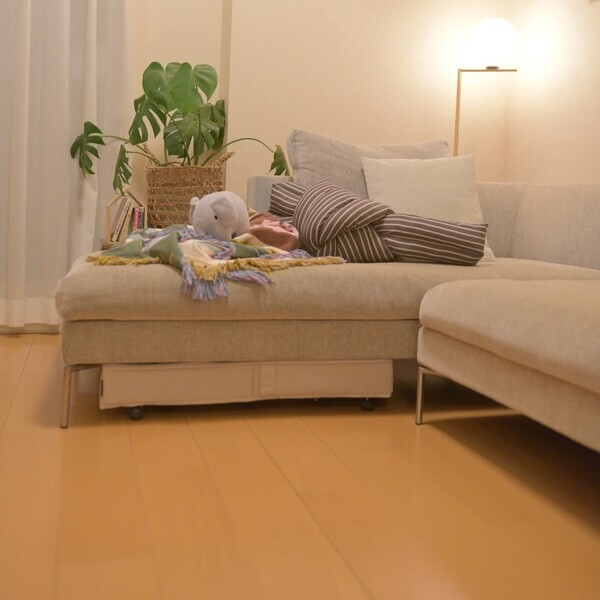 衣替えにもコレ便利！スイーッと出し入れできるベッド下収納で暮らしを整える【インスタグラマーさんのもの選び】[PR]