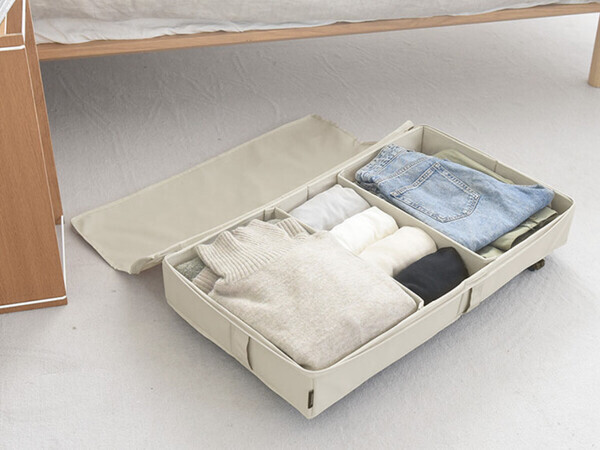 衣替えにもコレ便利！スイーッと出し入れできるベッド下収納で暮らしを整える【インスタグラマーさんのもの選び】[PR]
