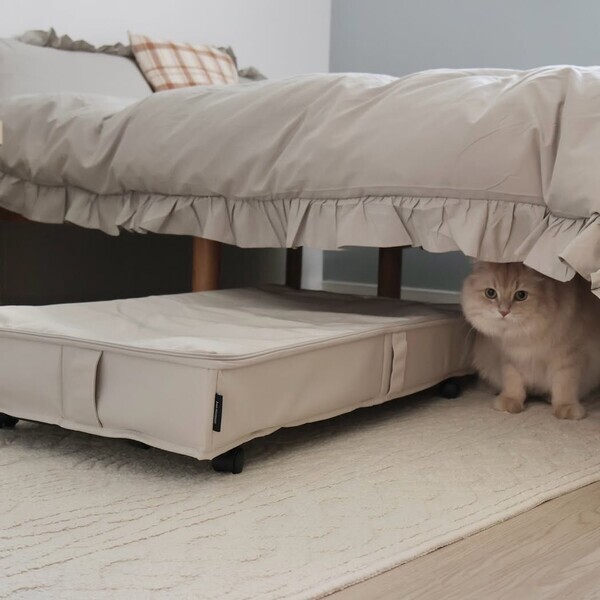 衣替えにもコレ便利！スイーッと出し入れできるベッド下収納で暮らしを整える【インスタグラマーさんのもの選び】[PR]