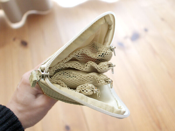 まるで四次元ポケット？「手帳型ミニポーチ」を、何でも出てくるお道具ポーチに[PR]