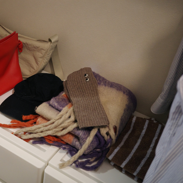 「よく使うモノの定位置」にも！スタッフ宅でも大活躍中の、クローゼットの新・浮かせる収納術[PR]