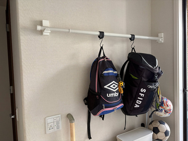 「よく使うモノの定位置」にも！スタッフ宅でも大活躍中の、クローゼットの新・浮かせる収納術[PR]