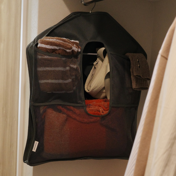 「よく使うモノの定位置」にも！スタッフ宅でも大活躍中の、クローゼットの新・浮かせる収納術[PR]