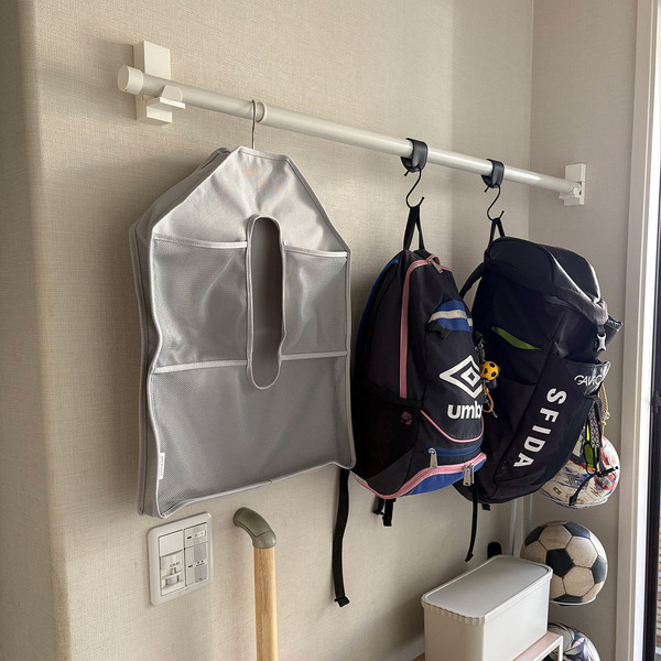 「よく使うモノの定位置」にも！スタッフ宅でも大活躍中の、クローゼットの新・浮かせる収納術[PR]