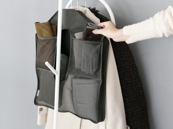 「よく使うモノの定位置」にも！スタッフ宅でも大活躍中の、クローゼットの新・浮かせる収納術[PR]