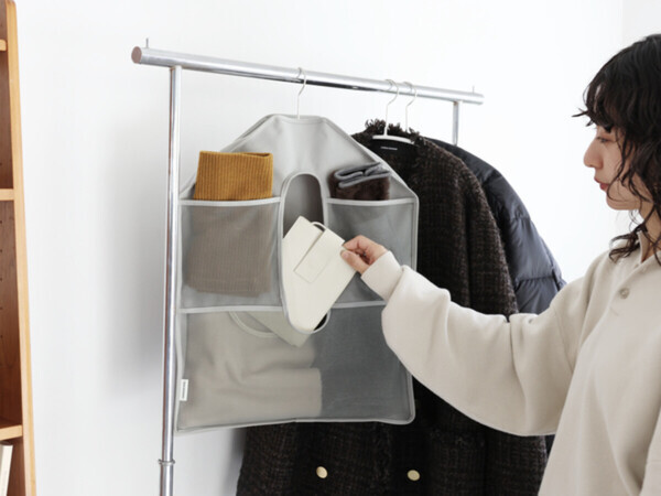 「よく使うモノの定位置」にも！スタッフ宅でも大活躍中の、クローゼットの新・浮かせる収納術[PR]