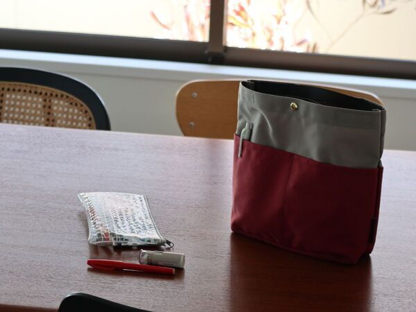 人気の理由はこのシルエット。ごちゃつきバッグを卒業！整頓上手な「バッグインバッグ」新作スタッフレポ[PR]