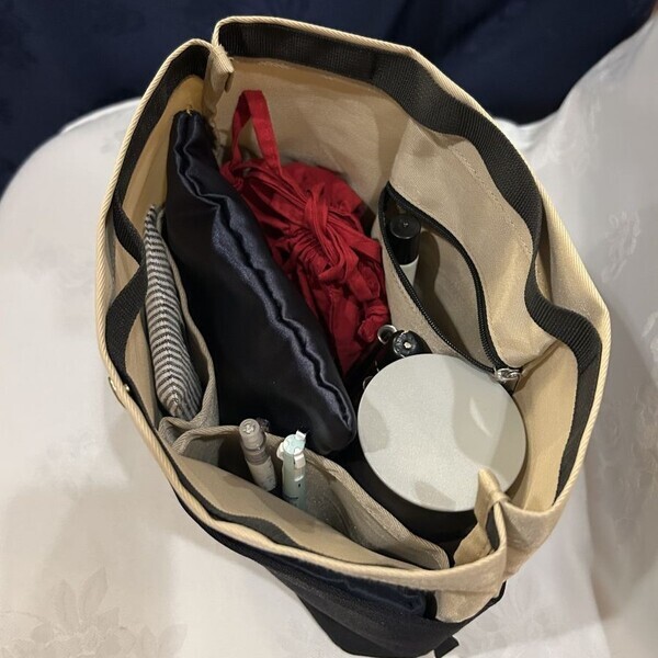 人気の理由はこのシルエット。ごちゃつきバッグを卒業！整頓上手な「バッグインバッグ」新作スタッフレポ[PR]