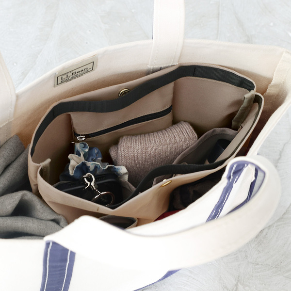 人気の理由はこのシルエット。ごちゃつきバッグを卒業！整頓上手な「バッグインバッグ」新作スタッフレポ[PR]