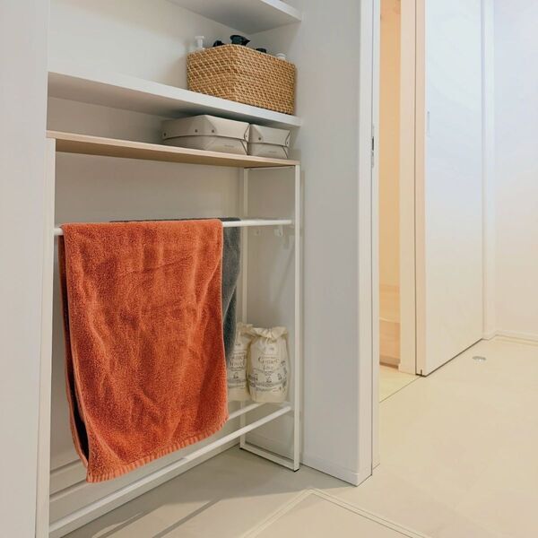 『その手があったか！』奥行き19.5cmのスリムラック活用アイディア3選【インスタグラマーさんのもの選び】[PR]