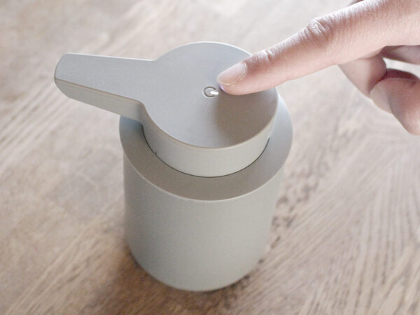 手を洗うたびに「これ、いいな」。暮らしにコロンと寄り添う自動式ディスペンサー[PR]