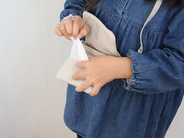 2WAYだから、ワンピースの日にも安心。kukka ja puuの「イブル素材の移動ポケット」[PR]