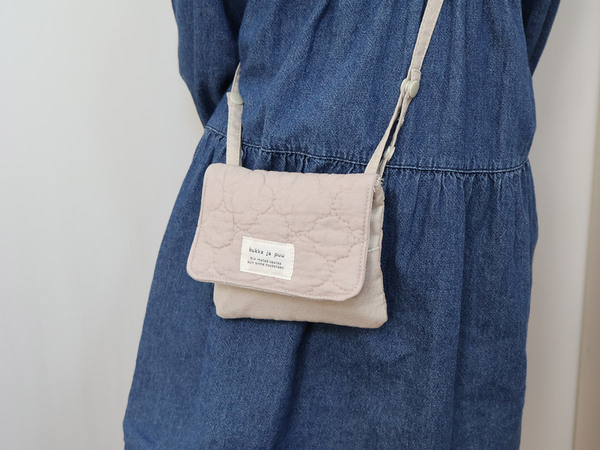 2WAYだから、ワンピースの日にも安心。kukka ja puuの「イブル素材の移動ポケット」[PR]