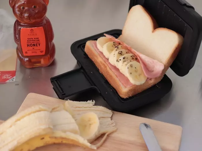 話題の『レンチンホットサンド』に何入れる？スタッフのお気に入りレシピ＆使用レポ発表会