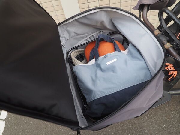 普段はすっきり、必要な日だけたっぷり。 園の送迎が毎日のママにちょうどいい「自転車かごカバー」[PR]