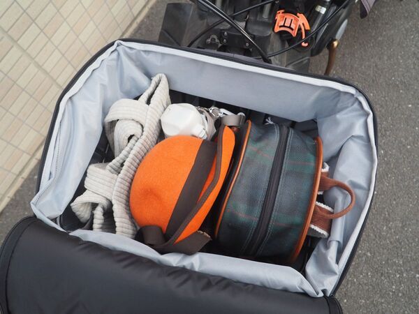 普段はすっきり、必要な日だけたっぷり。 園の送迎が毎日のママにちょうどいい「自転車かごカバー」[PR]