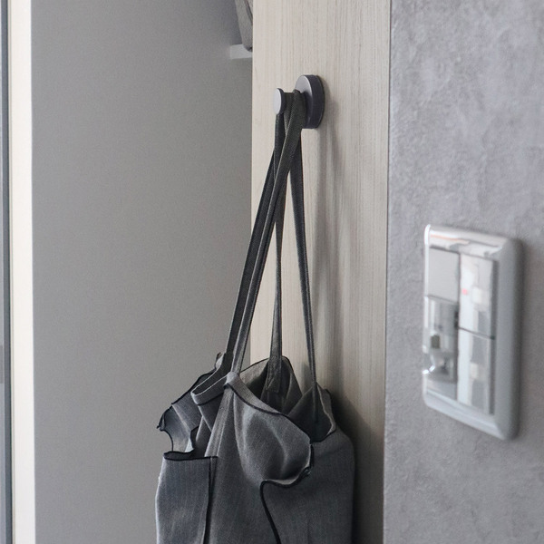 SNSで話題！ここにフック欲しいを叶える「強力吸盤フック」で片づけない新習慣[PR]