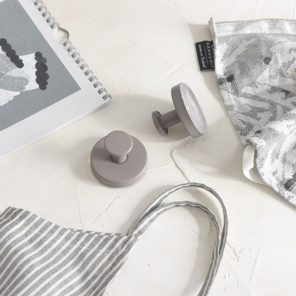 SNSで話題！ここにフック欲しいを叶える「強力吸盤フック」で片づけない新習慣[PR]