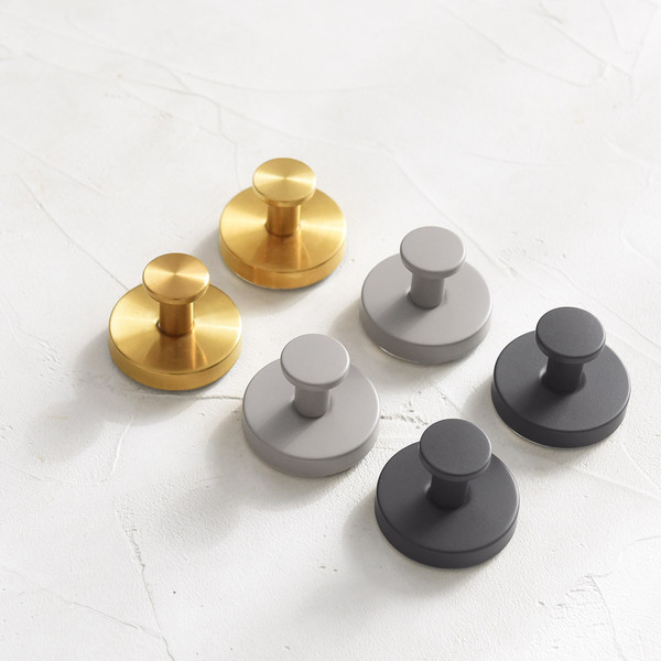 SNSで話題！ここにフック欲しいを叶える「強力吸盤フック」で片づけない新習慣[PR]