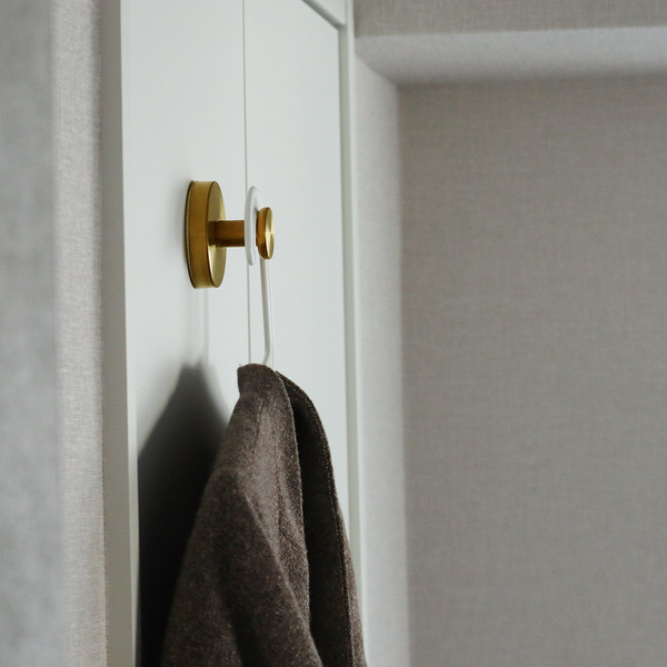 SNSで話題！ここにフック欲しいを叶える「強力吸盤フック」で片づけない新習慣[PR]