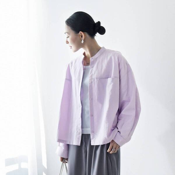 色であそぶ春の装い。後ろ姿に隠れたヒミツあり、風通しのいいブラウス届きました[PR]