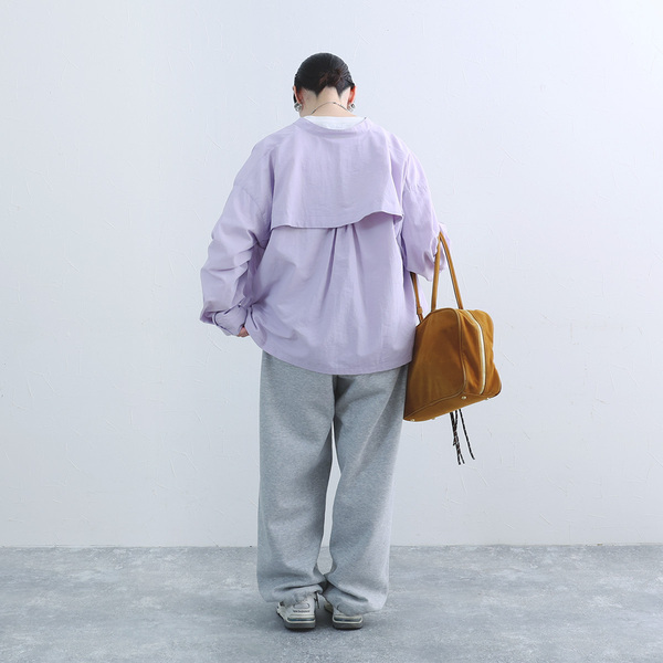 色であそぶ春の装い。後ろ姿に隠れたヒミツあり、風通しのいいブラウス届きました[PR]