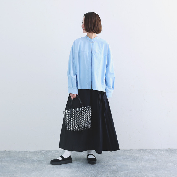 色であそぶ春の装い。後ろ姿に隠れたヒミツあり、風通しのいいブラウス届きました[PR]