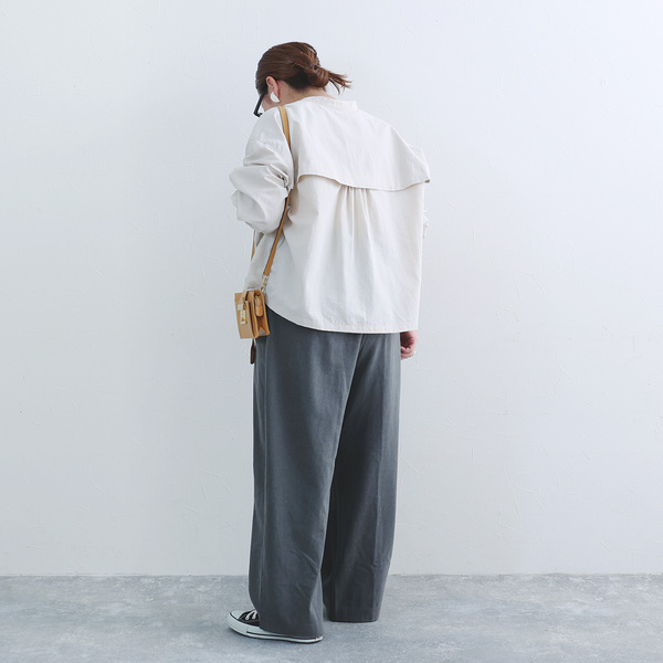 色であそぶ春の装い。後ろ姿に隠れたヒミツあり、風通しのいいブラウス届きました[PR]