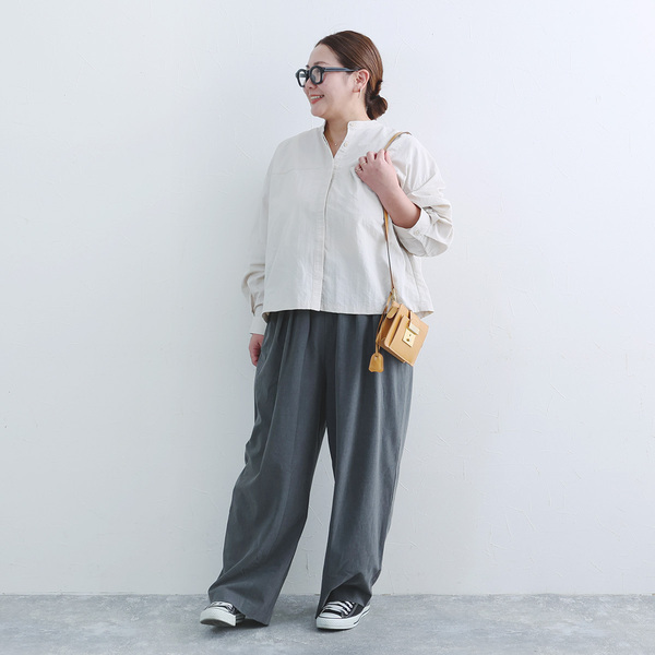 色であそぶ春の装い。後ろ姿に隠れたヒミツあり、風通しのいいブラウス届きました[PR]