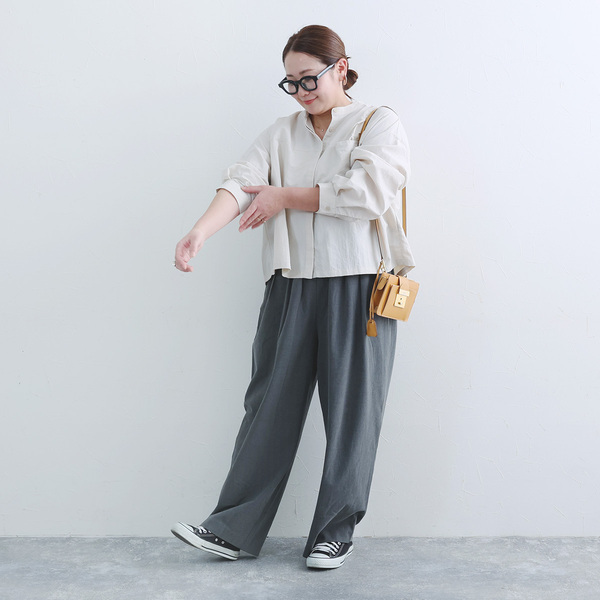 色であそぶ春の装い。後ろ姿に隠れたヒミツあり、風通しのいいブラウス届きました[PR]