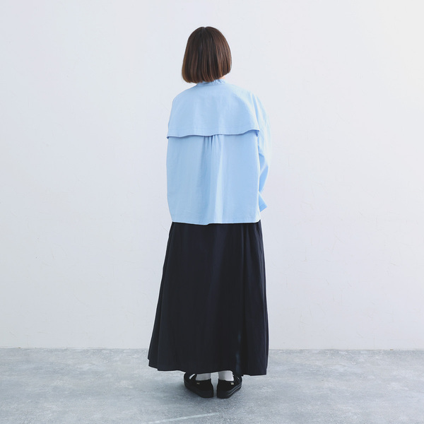 色であそぶ春の装い。後ろ姿に隠れたヒミツあり、風通しのいいブラウス届きました[PR]