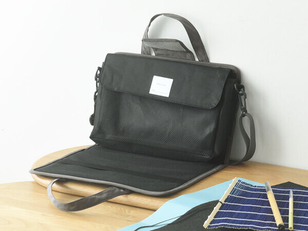 【新学期準備】キャラものを卒業した“未来の君”のために。シンプルで大人かわいい絵の具＆書道セットを[PR]