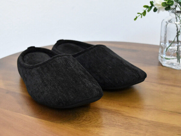 ハレの日の立ち姿をきれいに見せる「シェニール織のインヒールスリッパ」[PR]