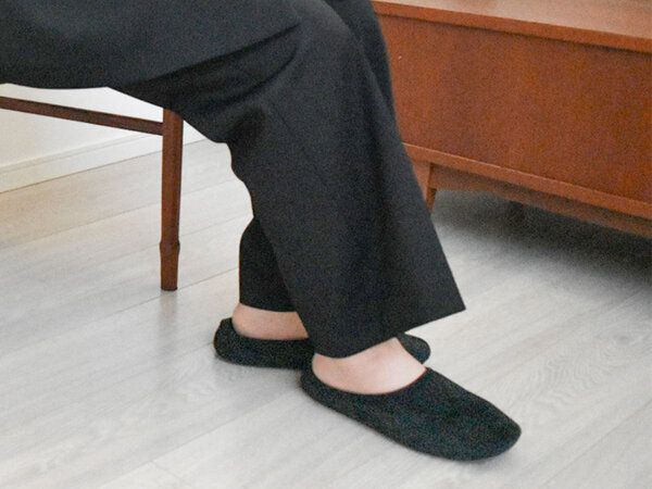 ハレの日の立ち姿をきれいに見せる「シェニール織のインヒールスリッパ」[PR]