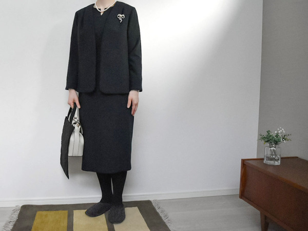 ハレの日の立ち姿をきれいに見せる「シェニール織のインヒールスリッパ」[PR]