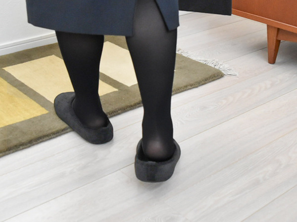 ハレの日の立ち姿をきれいに見せる「シェニール織のインヒールスリッパ」[PR]