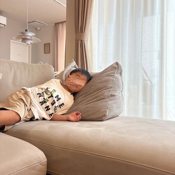 布団収納スペースにお困りの人、集まれ！『背もたれになる布団収納ケース』がIGさんのお家でも活躍中[PR]