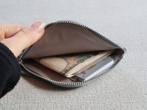 春のお財布決～めた！ミニマル派スタッフのハートを掴んだ、わずか8mmの新作はこれ[PR]