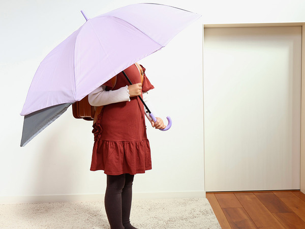 雨の日も元気に登校。ランドセルが濡れない「kukka ja puuのトランスフォーム傘」[PR]