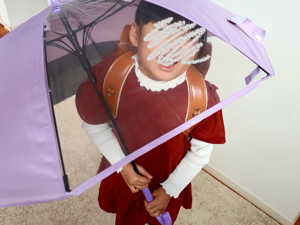 雨の日も元気に登校。ランドセルが濡れない「kukka ja puuのトランスフォーム傘」[PR]