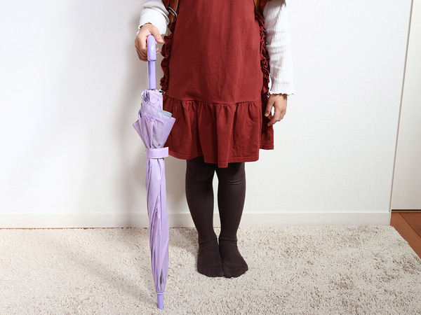 雨の日も元気に登校。ランドセルが濡れない「kukka ja puuのトランスフォーム傘」[PR]