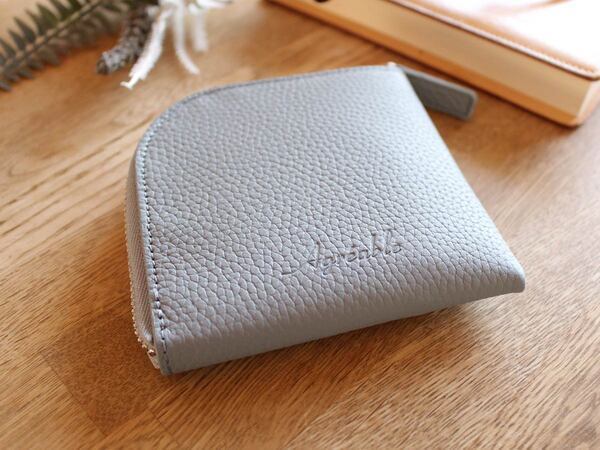 薄くても機能的。「イザという時の現金」のための、ミニマリストなミニ財布[PR]