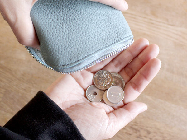 薄くても機能的。「イザという時の現金」のための、ミニマリストなミニ財布[PR]